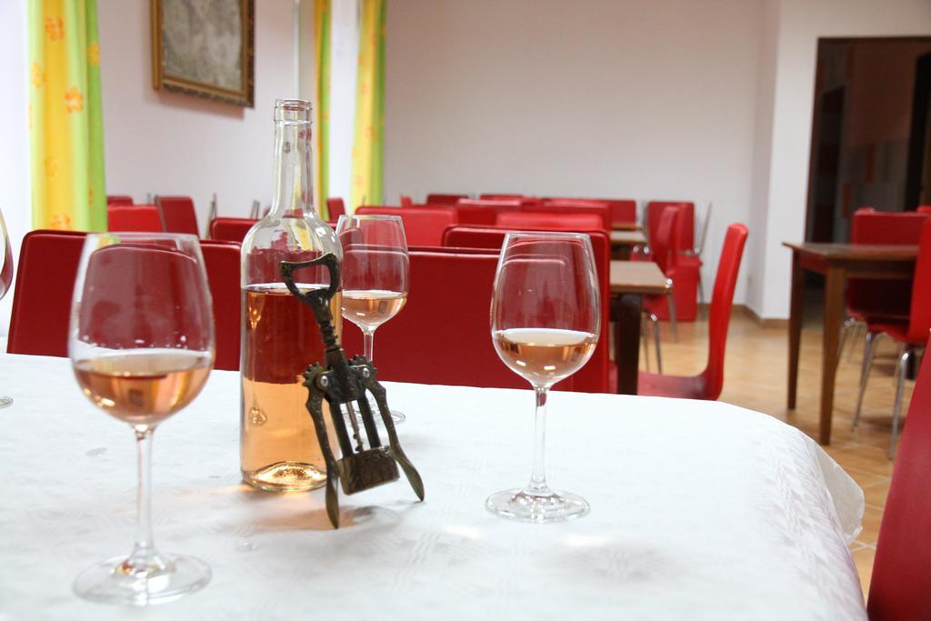 Hotel Retro Vrbovec Zewnętrze zdjęcie