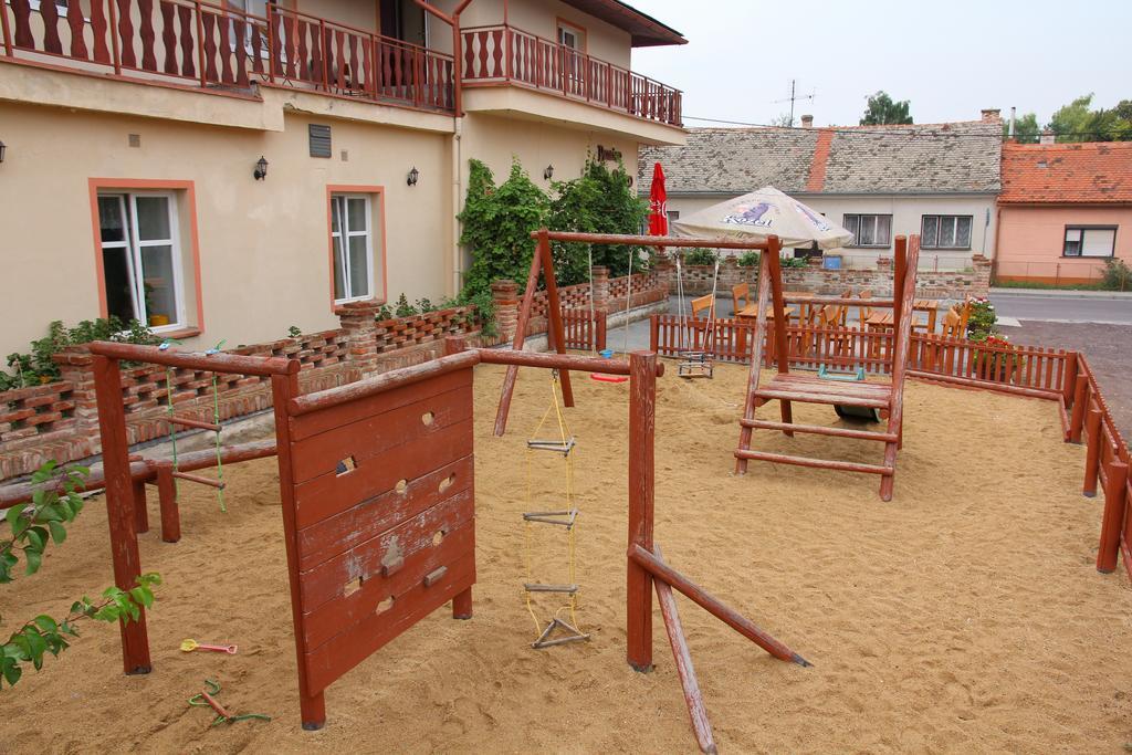 Hotel Retro Vrbovec Zewnętrze zdjęcie